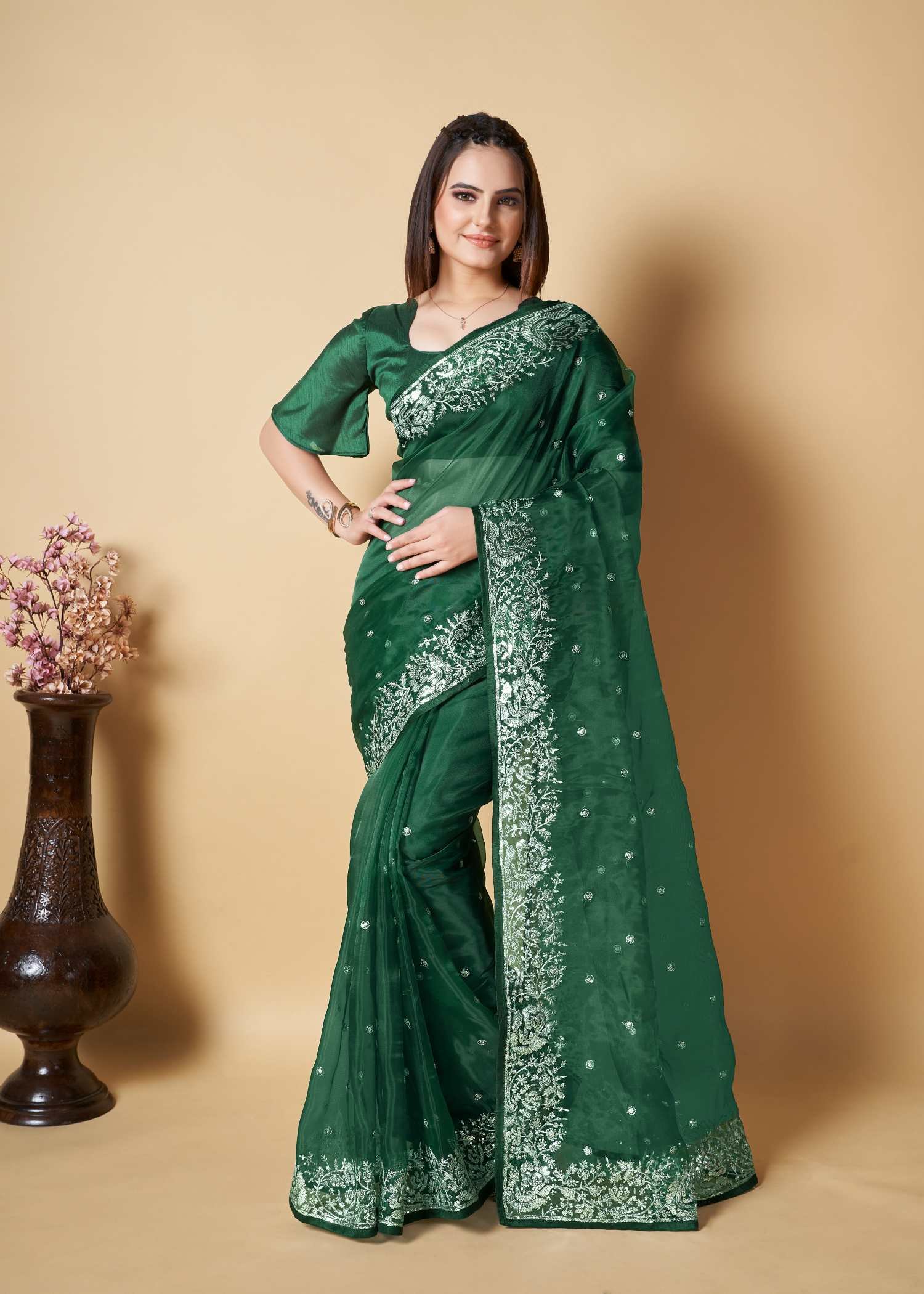 Women's Organza Green Woven Design Celebrity Saree With Blouse Piece -  SareeMall - Green / Free Size | Blouse piece, Organza saree, Organza