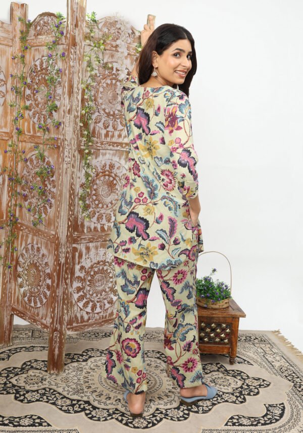 Floral Multicolor Collared Cotton Lounge Co-Ord Set with 3 button - Image 6