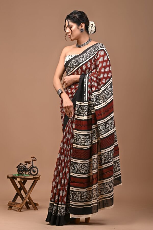 Printed Pure Cotton Mulmul Saree With Blouse - Image 2