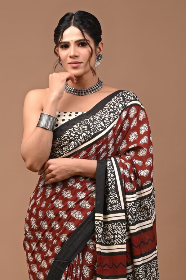 Printed Pure Cotton Mulmul Saree With Blouse - Image 3