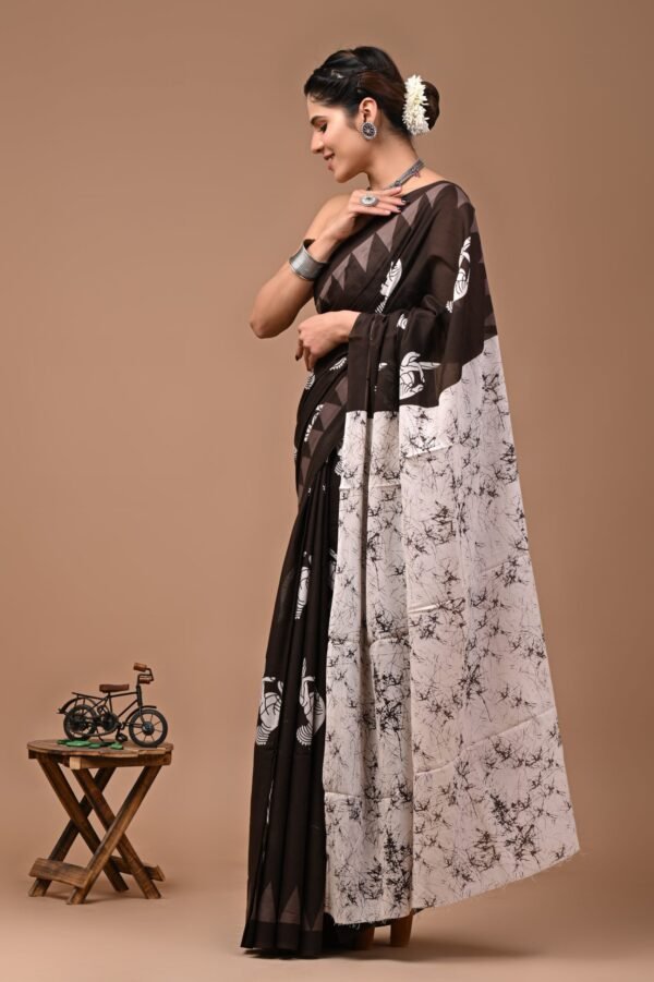 Printed Pure Cotton Mulmul Saree With Blouse - Image 2