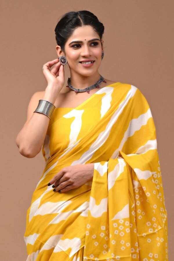 Printed Pure Cotton Mulmul Saree With Blouse - Image 3