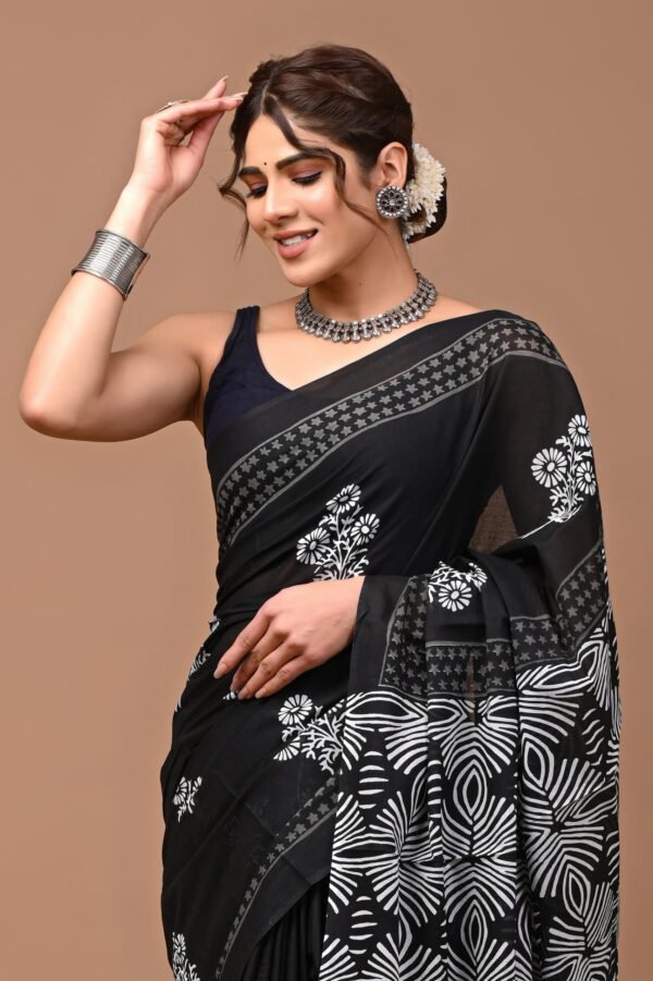 Printed Pure Cotton Mulmul Saree With Blouse - Image 4