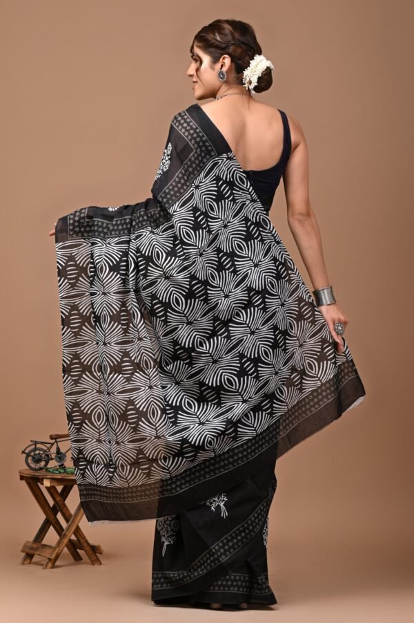 Printed Pure Cotton Mulmul Saree With Blouse - Image 3