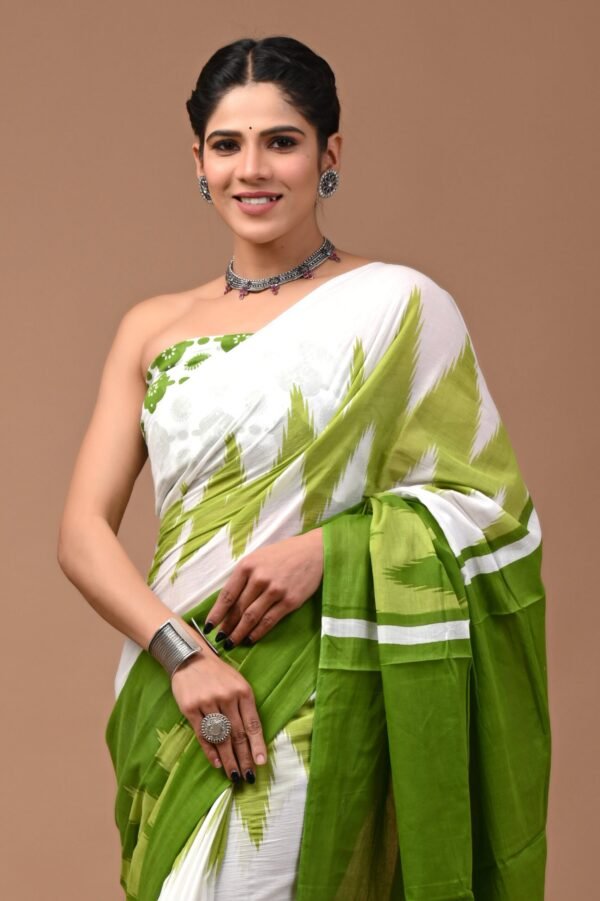 Printed Pure Cotton Mulmul Saree With Blouse - Image 3