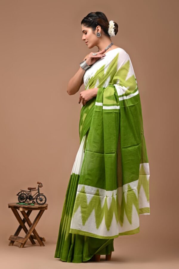 Printed Pure Cotton Mulmul Saree With Blouse - Image 2