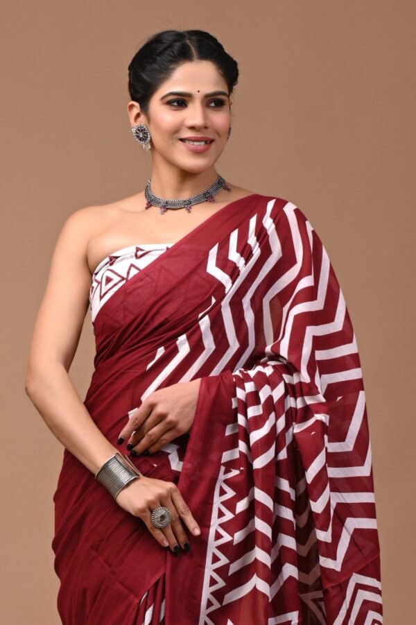 Printed Pure Cotton Mulmul Saree With Blouse - Image 3