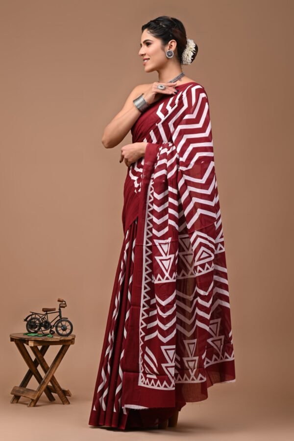 Printed Pure Cotton Mulmul Saree With Blouse - Image 2