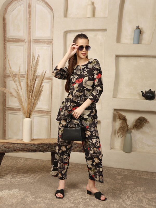 Top and Palazzos set - Image 4