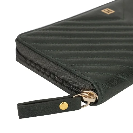 Akita Quilted Signature Green Zip Around Purse - Image 6