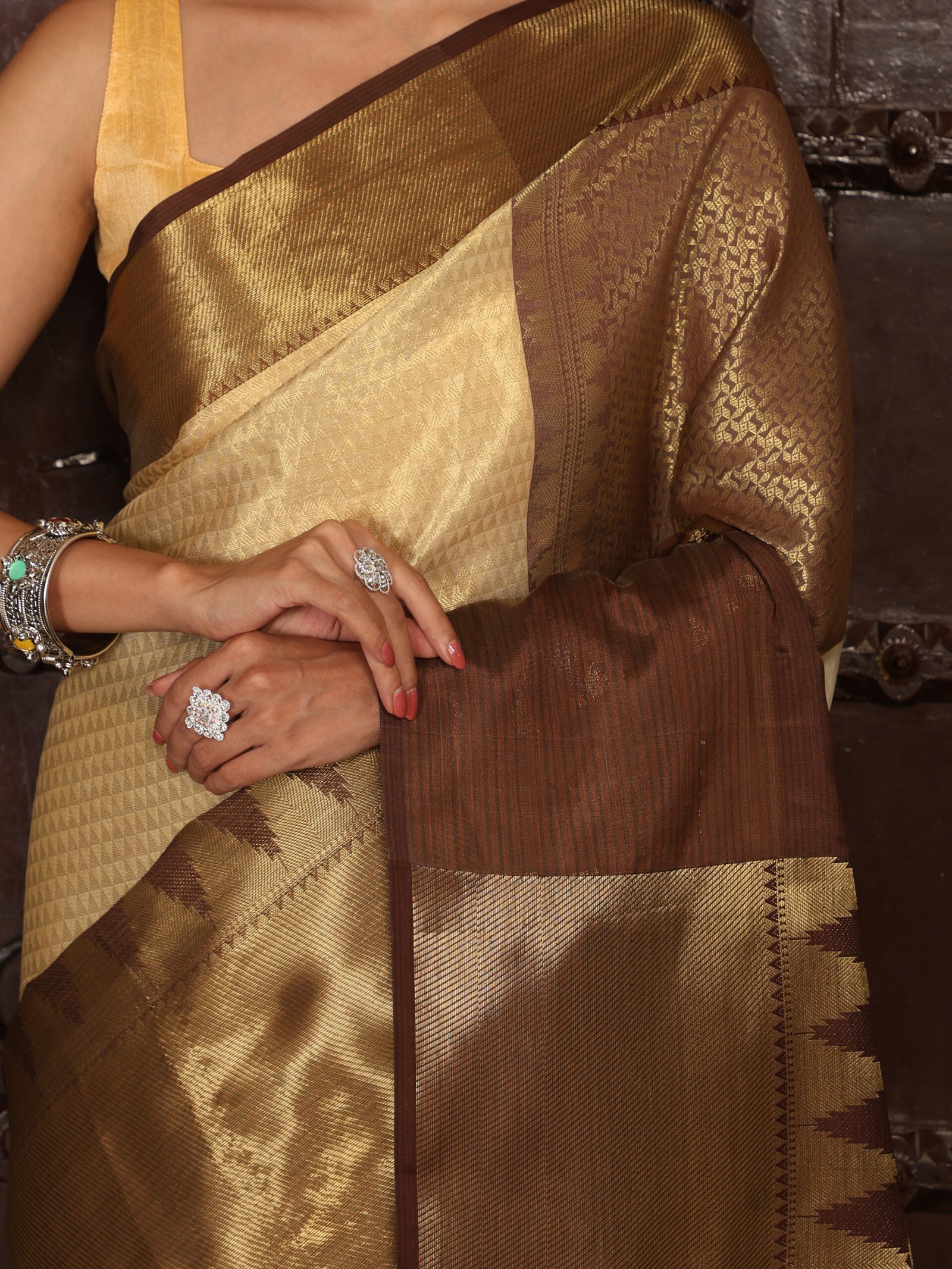 JACQUARD Saree - GOLDEN - Image 9