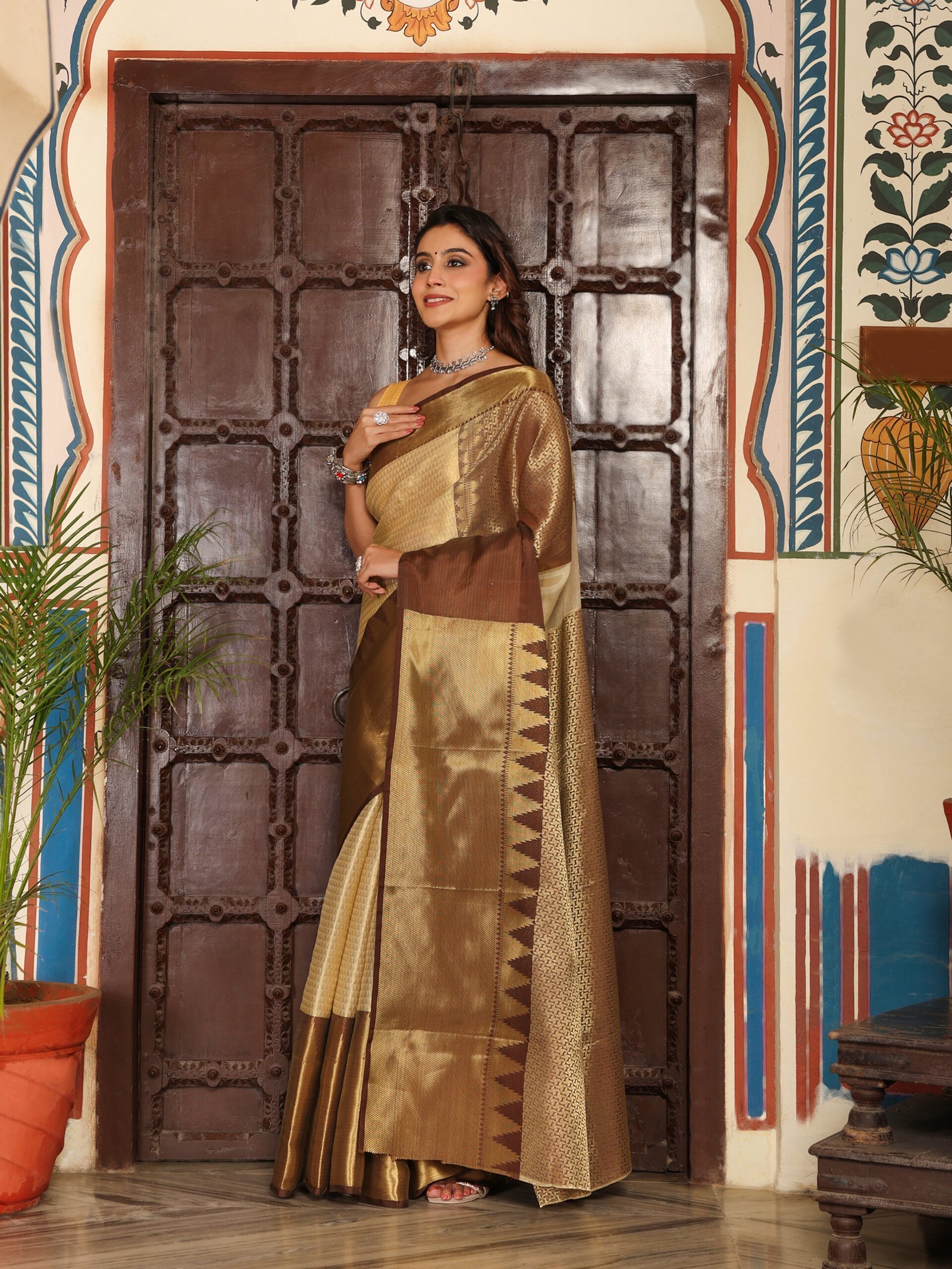 JACQUARD Saree - GOLDEN - Image 4