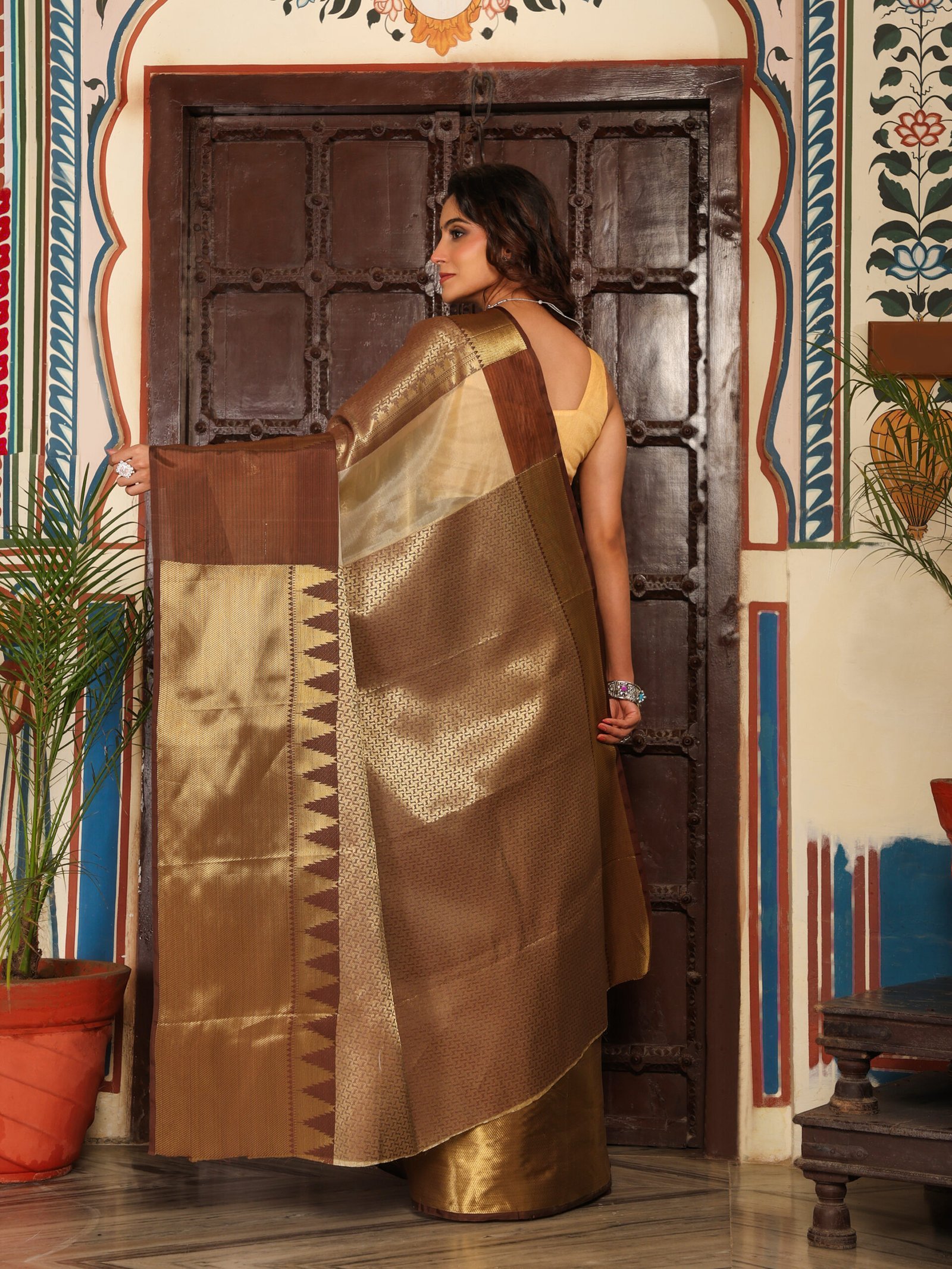 JACQUARD Saree - GOLDEN - Image 3