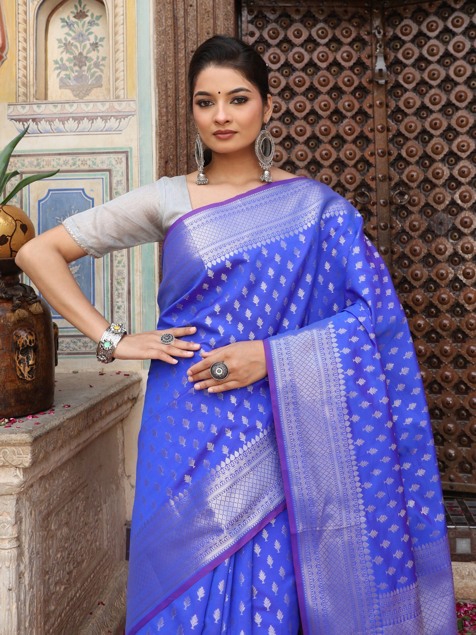 JACQUARD Saree - BLUE - Image 4
