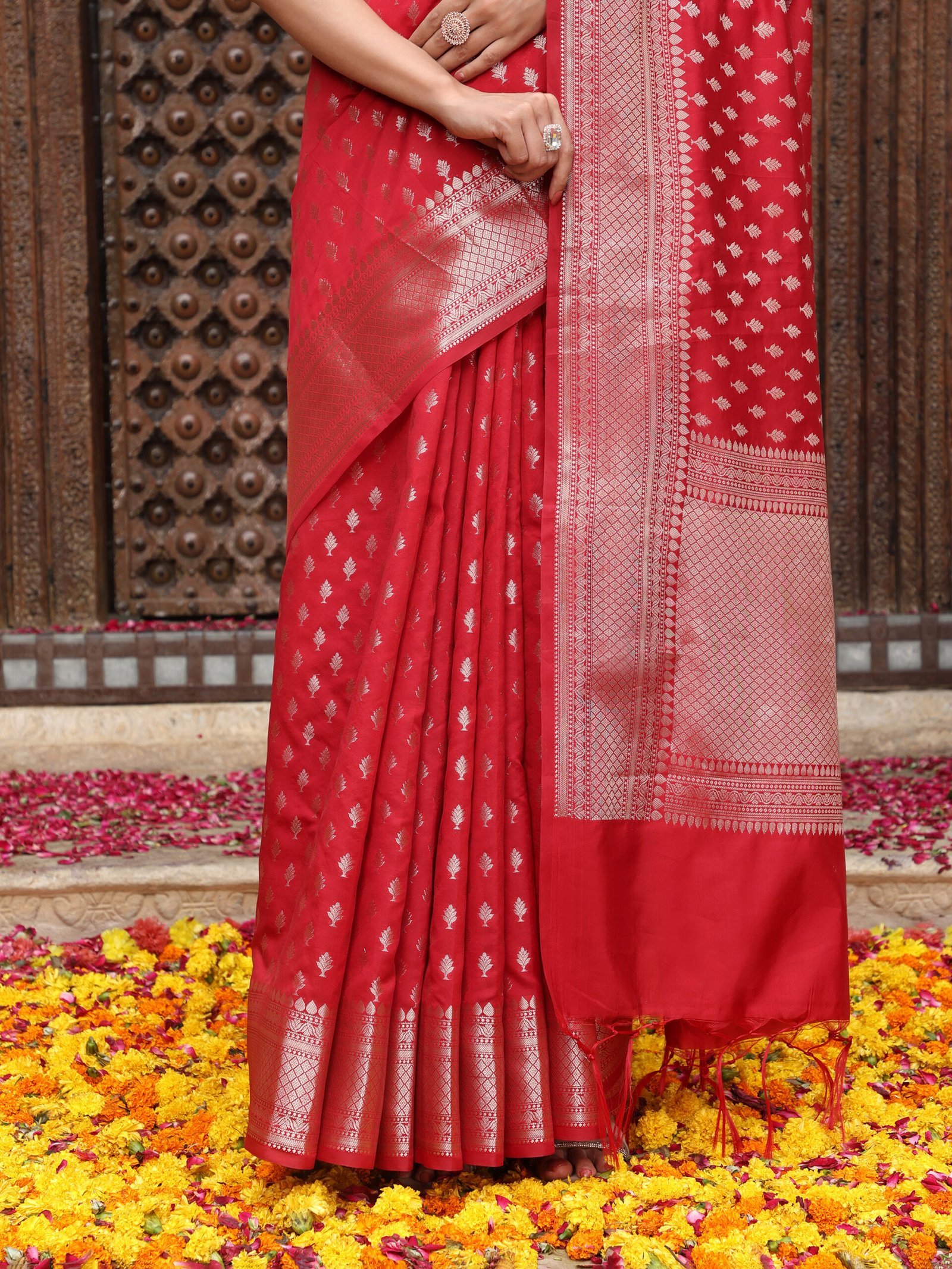 JACQUARD Saree - RED - Image 4