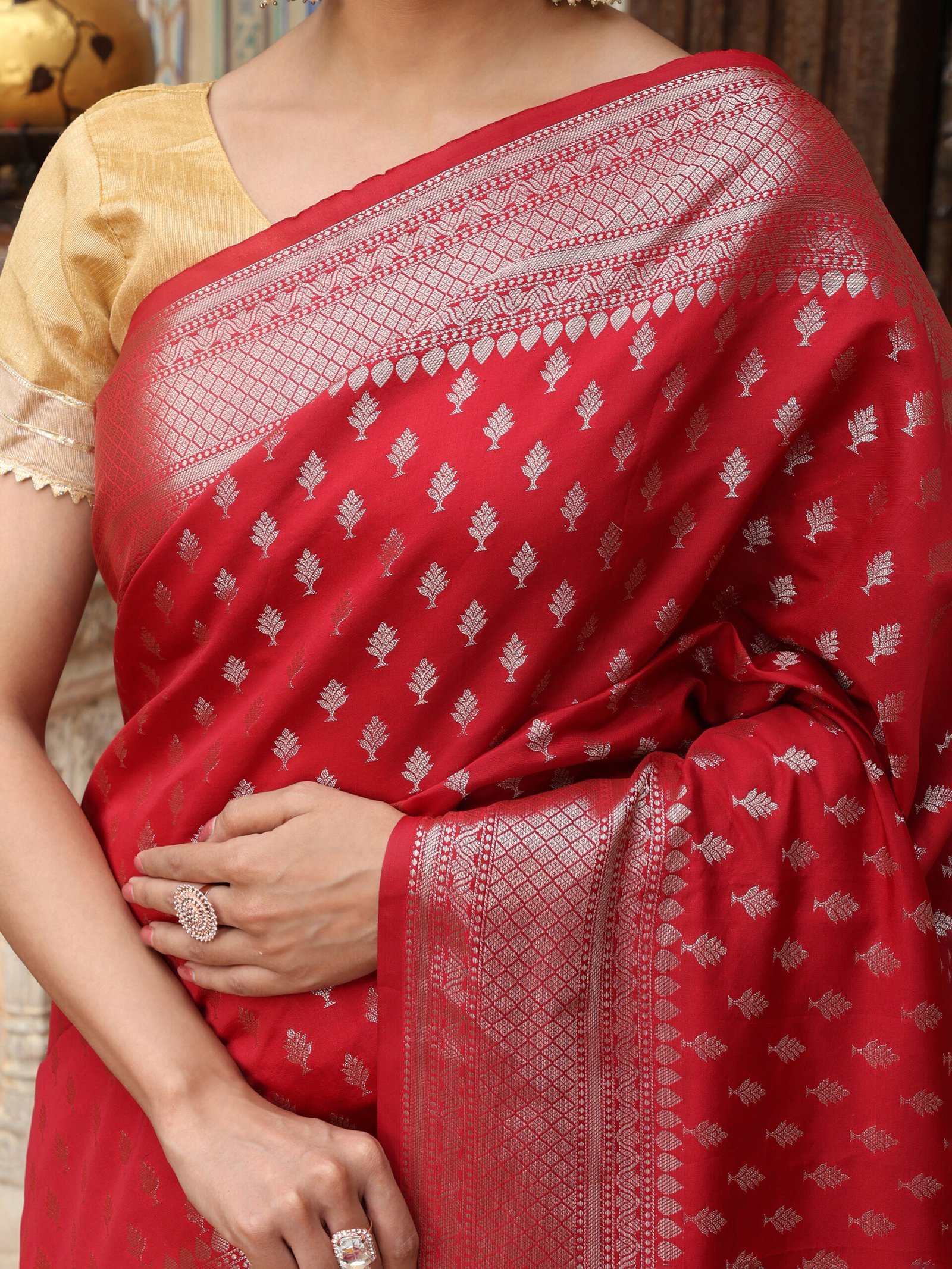 JACQUARD Saree - RED - Image 3