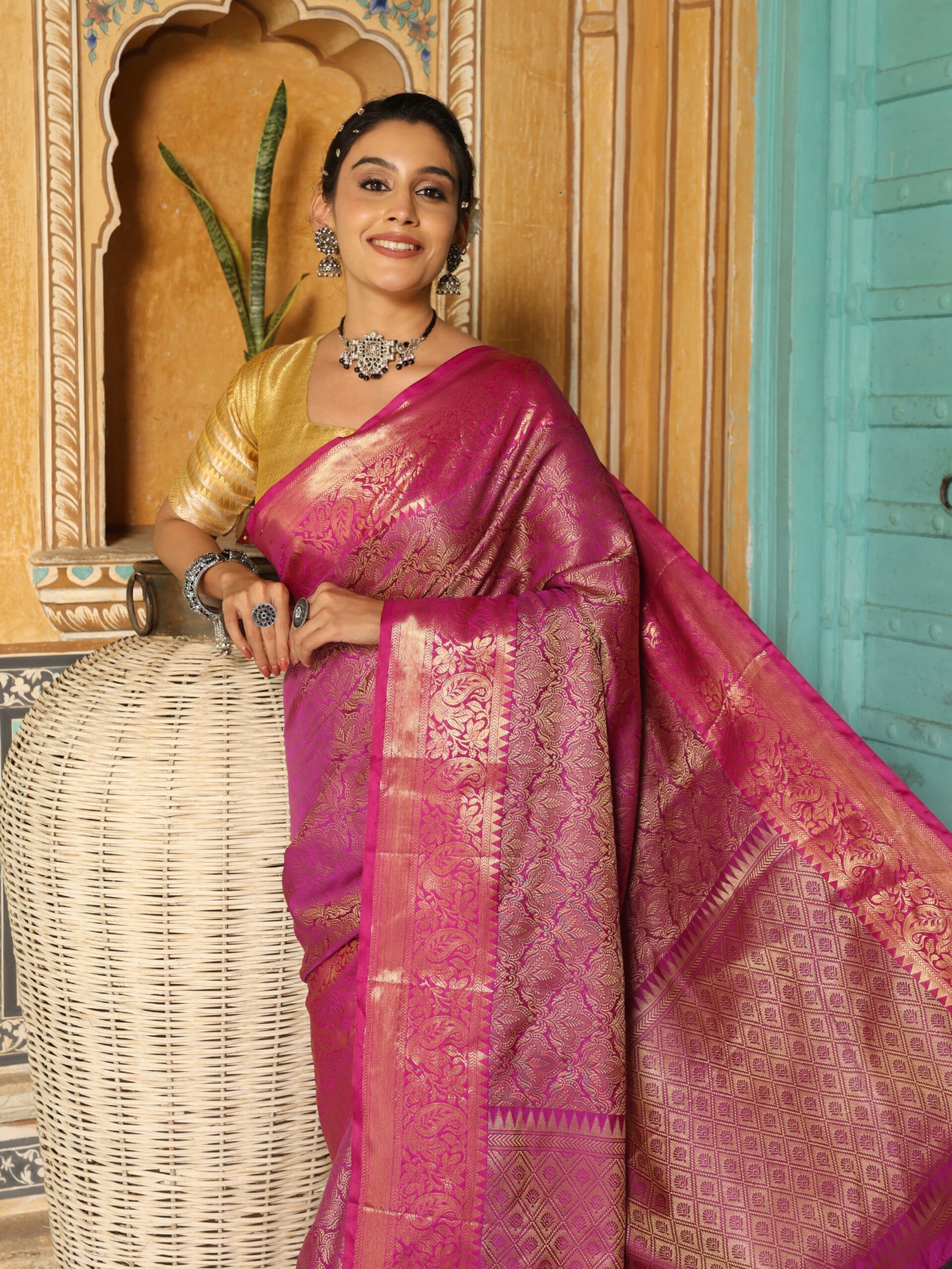 JACQUARD Saree - PINK - Image 4