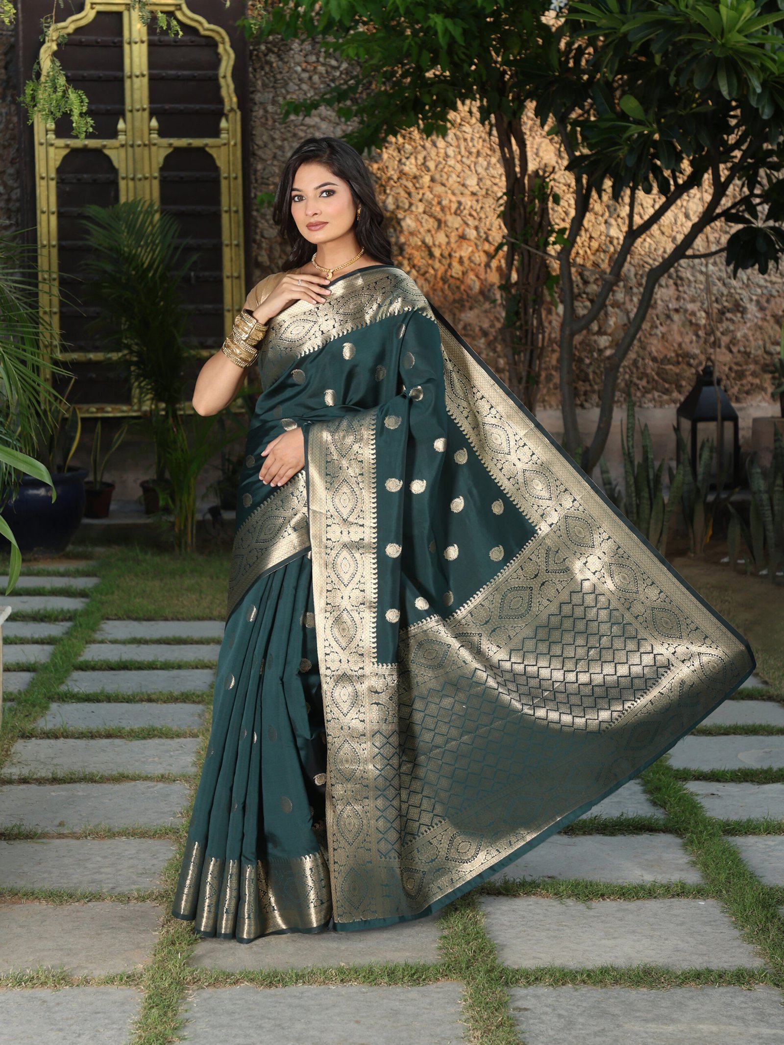 JACQUARD Saree - GREEN - Image 5