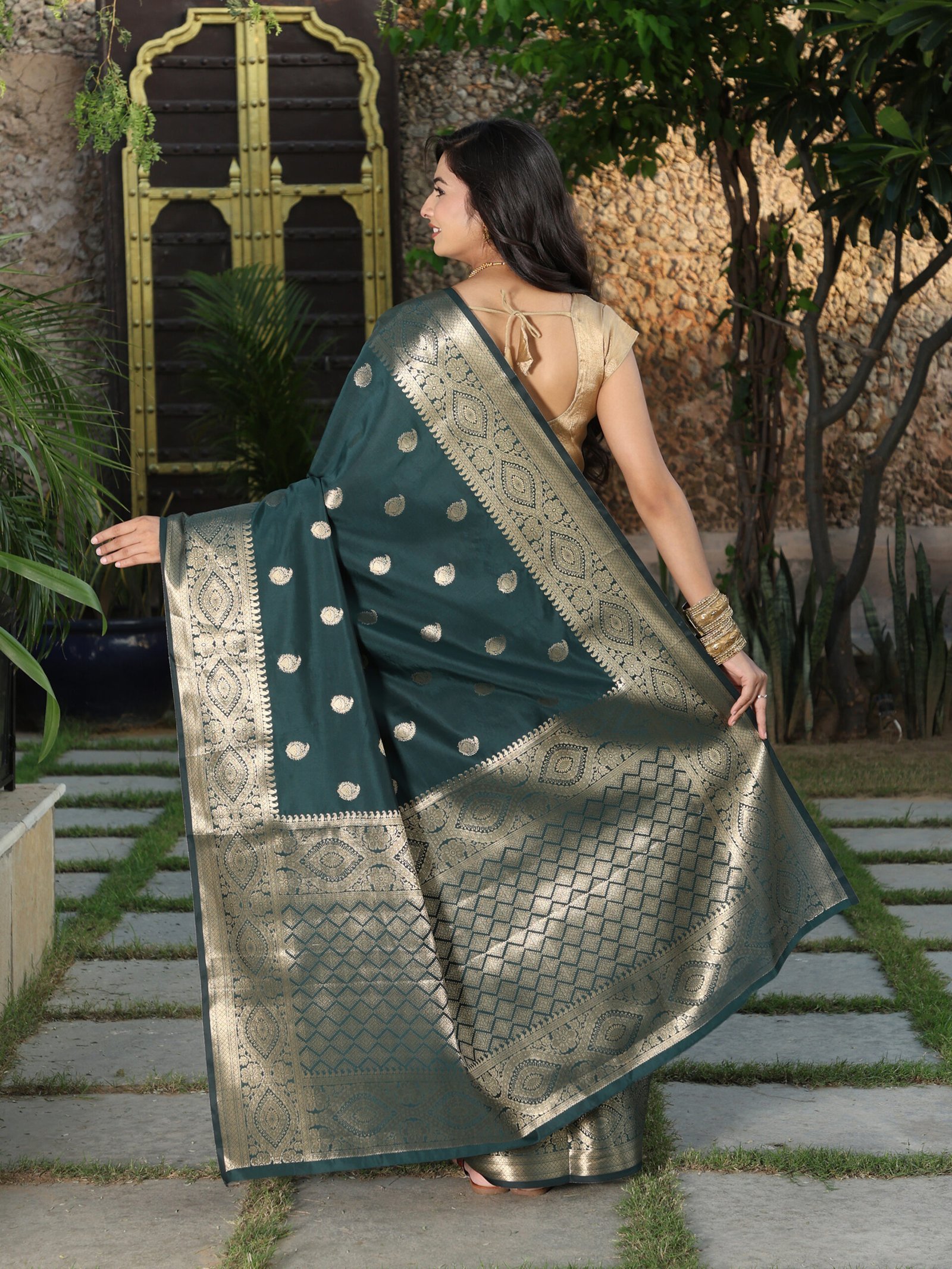 JACQUARD Saree - GREEN - Image 3