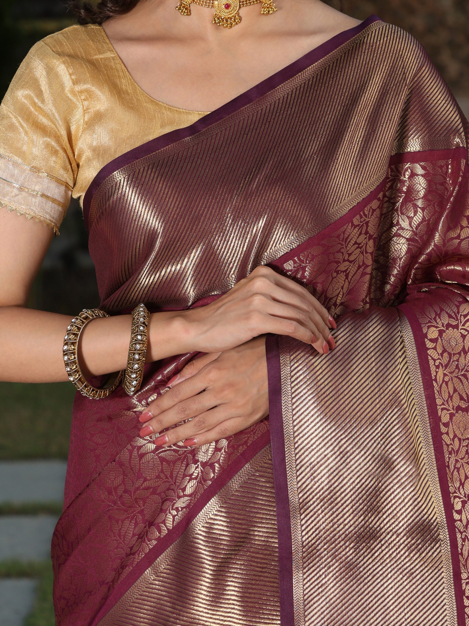 JACQUARD Saree - MAROON - Image 9