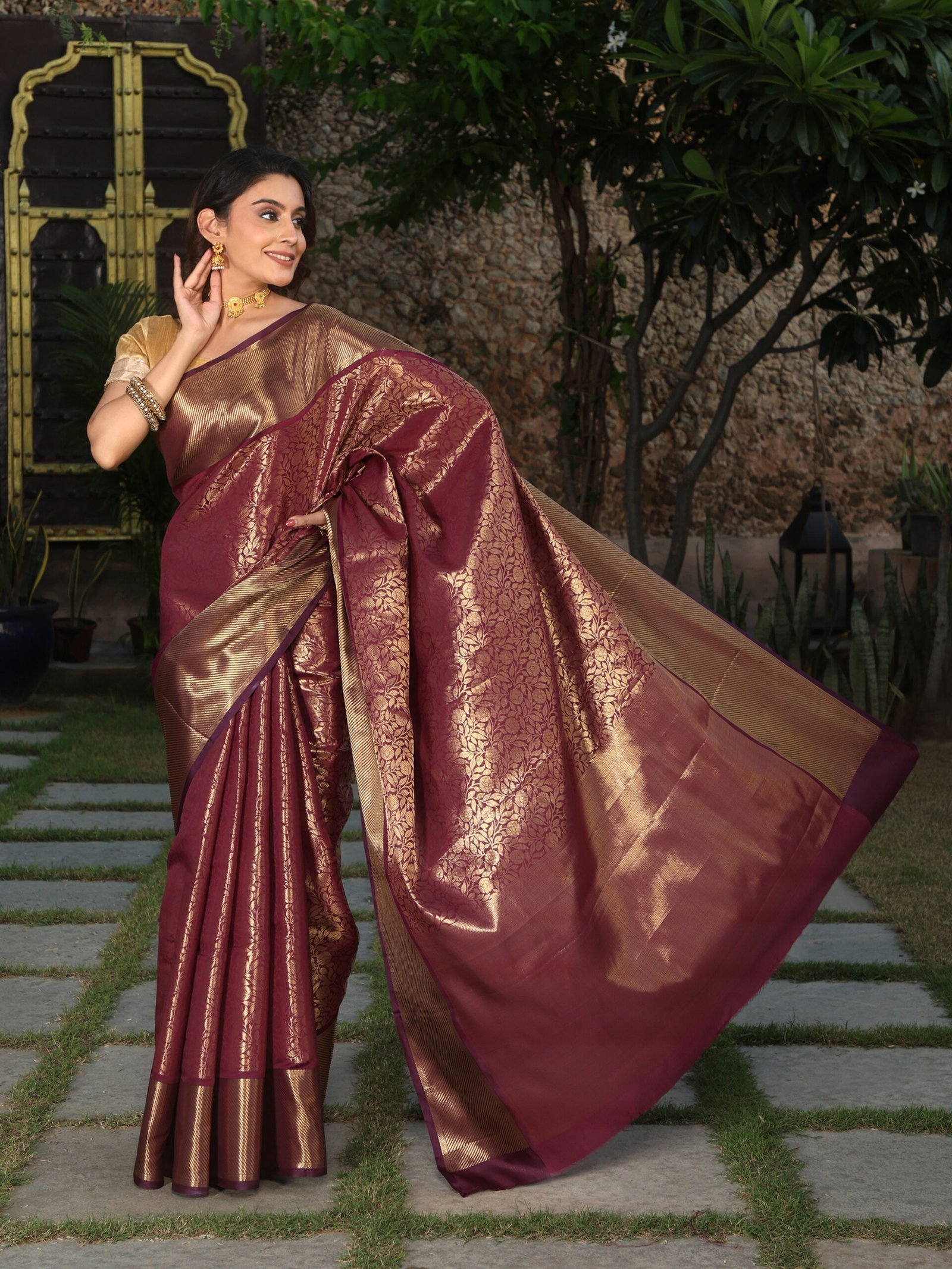 JACQUARD Saree - MAROON - Image 5