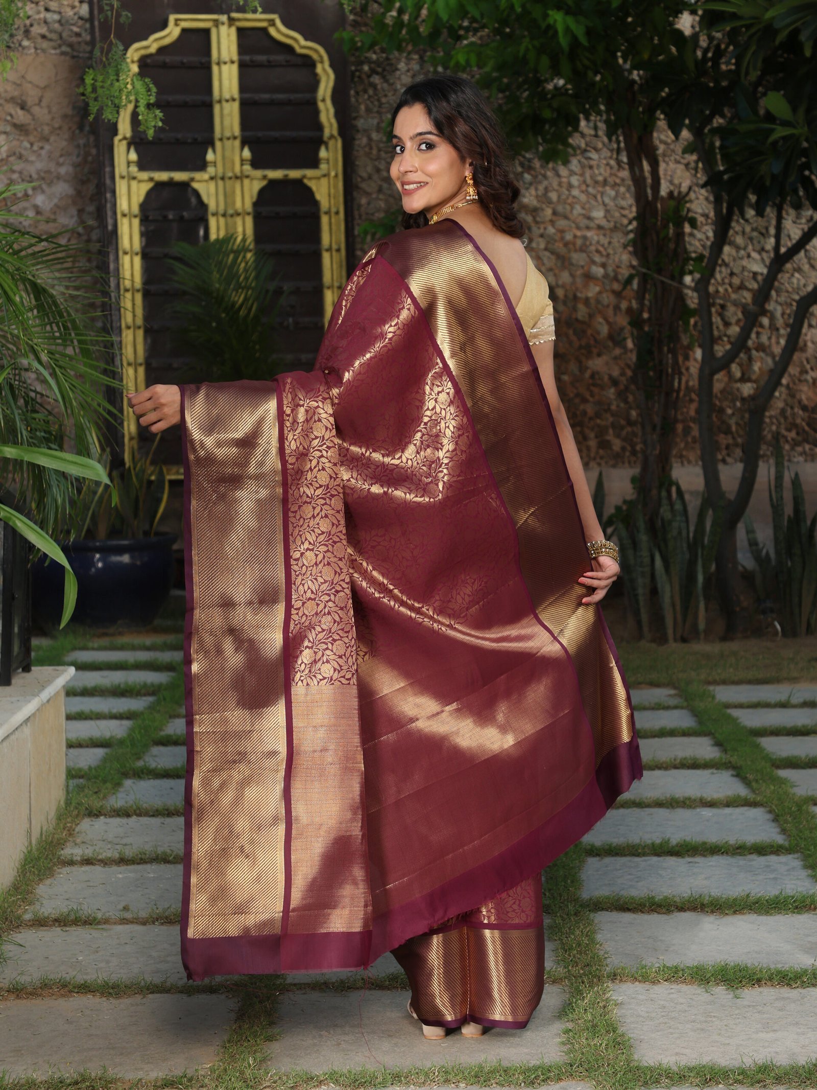 JACQUARD Saree - MAROON - Image 3
