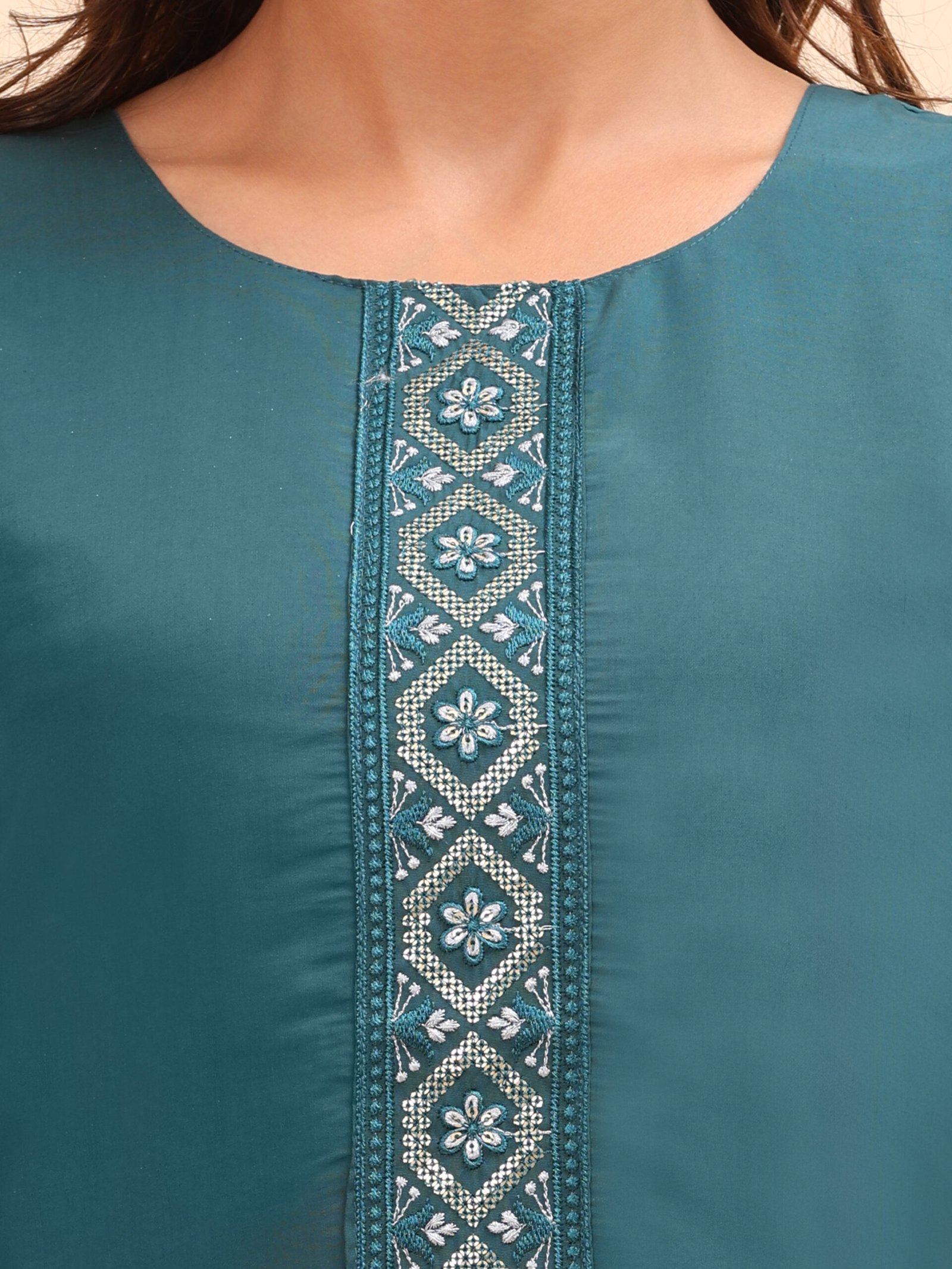Teal Elegance Embroidered Kurta with Organza Dupatta - Image 4