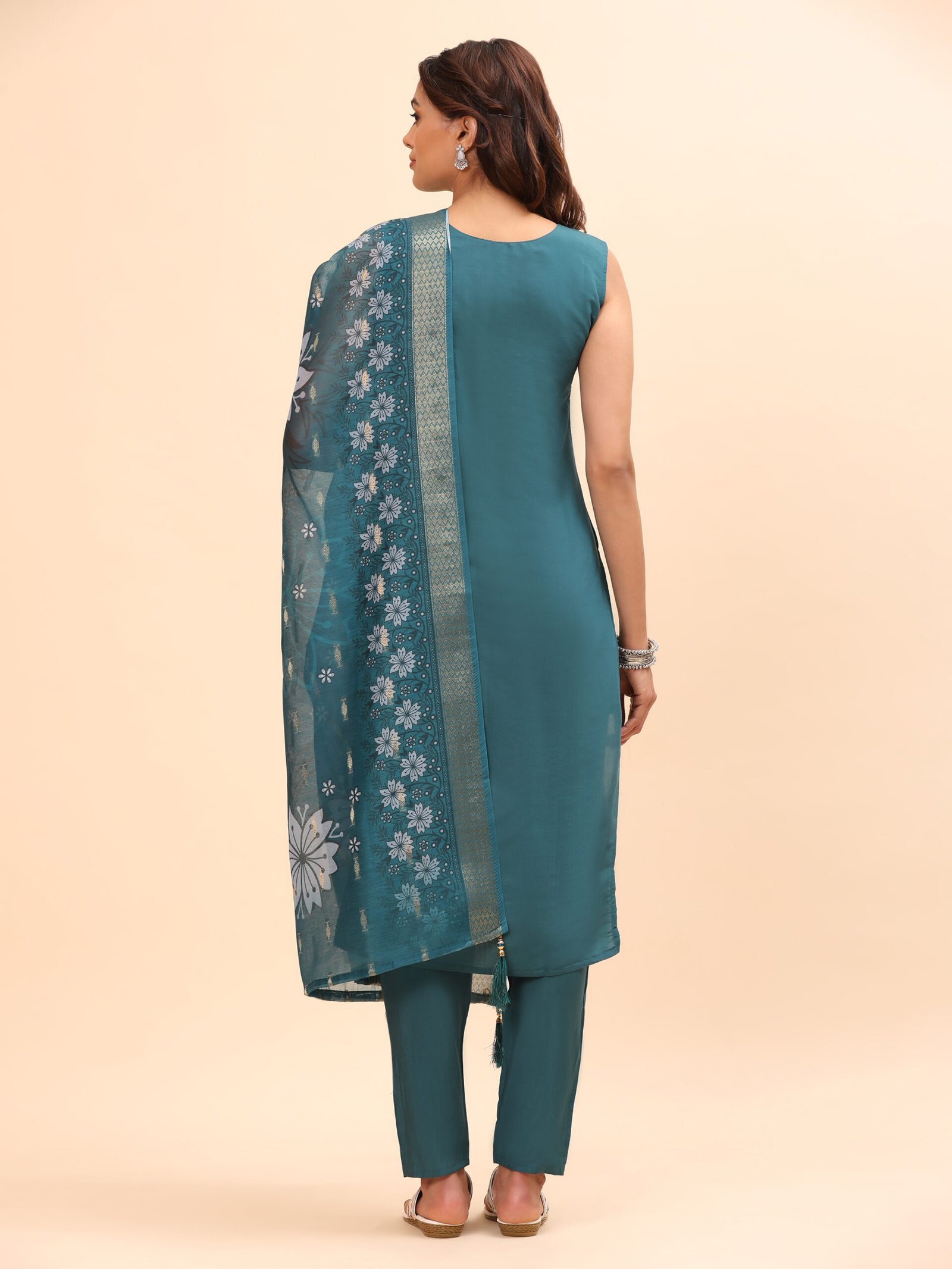 Teal Elegance Embroidered Kurta with Organza Dupatta - Image 5
