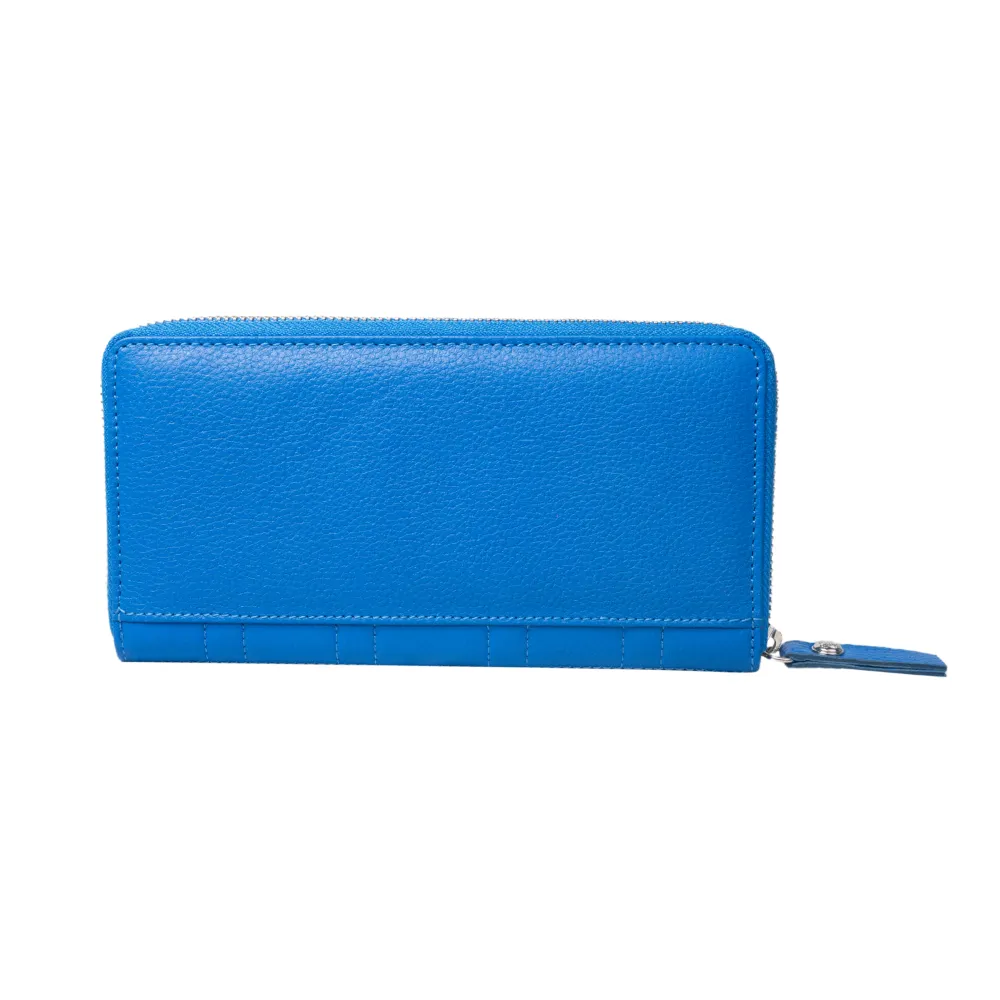 Blue Square Quilted Zip Around Purse - Image 4