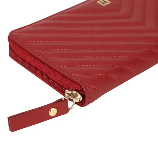 Akita Quilted Signature Red Zip Around Purse - Image 4
