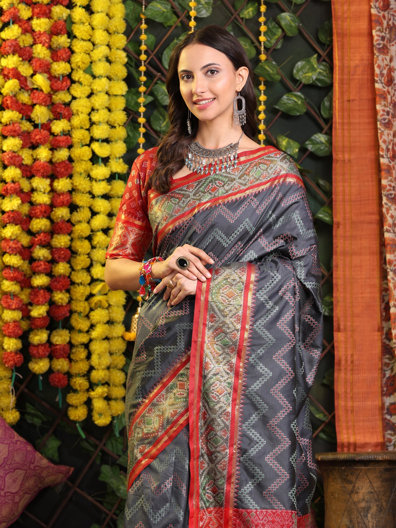 Banarasi Zik Zak Grey Printed Silk Saree - Image 4