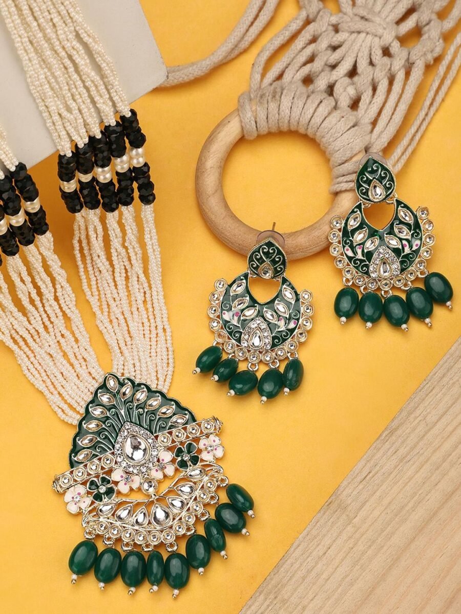 Green Jewellery Set for Timeless Sophistication