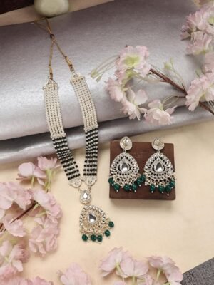 Green Jewellery Set for a Timeless Statement