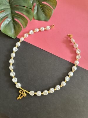 Pearl bow necklace