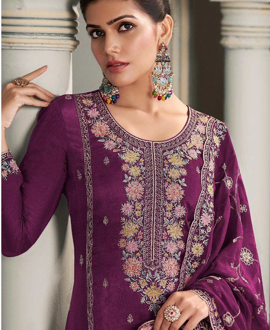 Latest Munda Silk Magenta Straight Suit For Women Wear