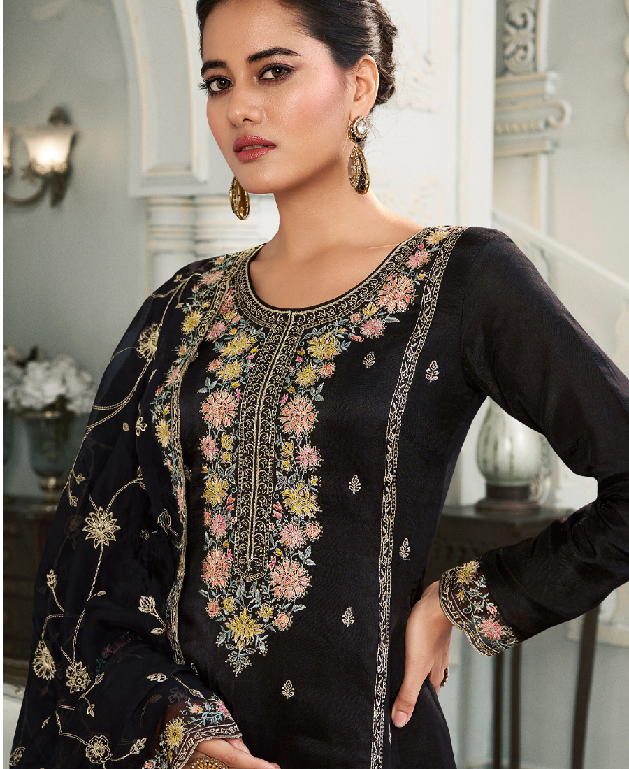 Latest Munda Silk Black Straight Suit For Women Wear