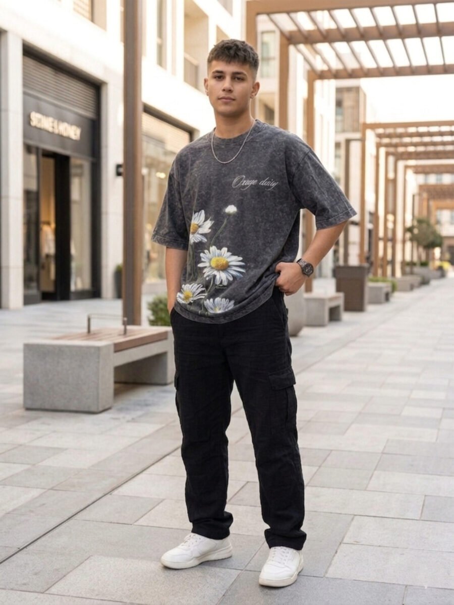 Men's Dark Wash 'Oxeye Daisy' Botanical Graphic T-Shirt