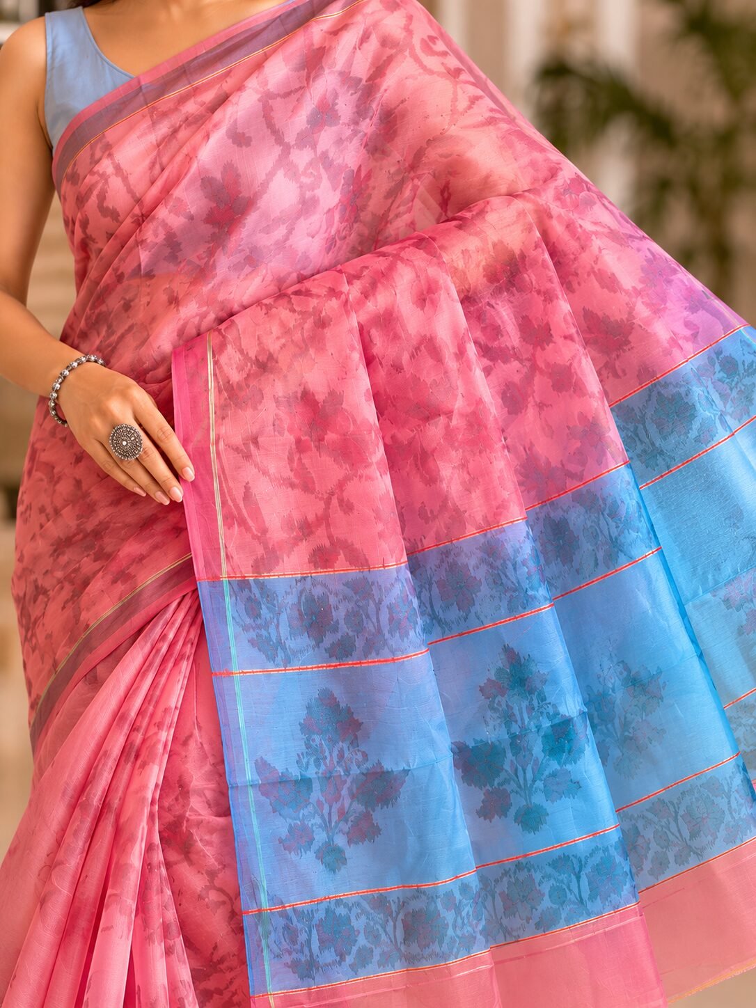 Self Woven Multicolor Saree
Colour: Multicolor
Blouse: Yes - Image 4