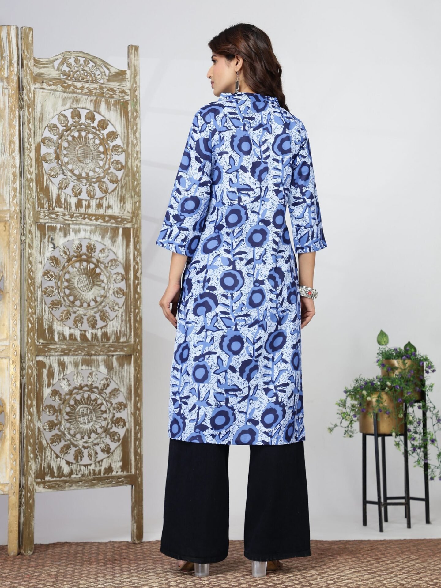 Women's Blue Floral Motif Straight Kurti - Image 4