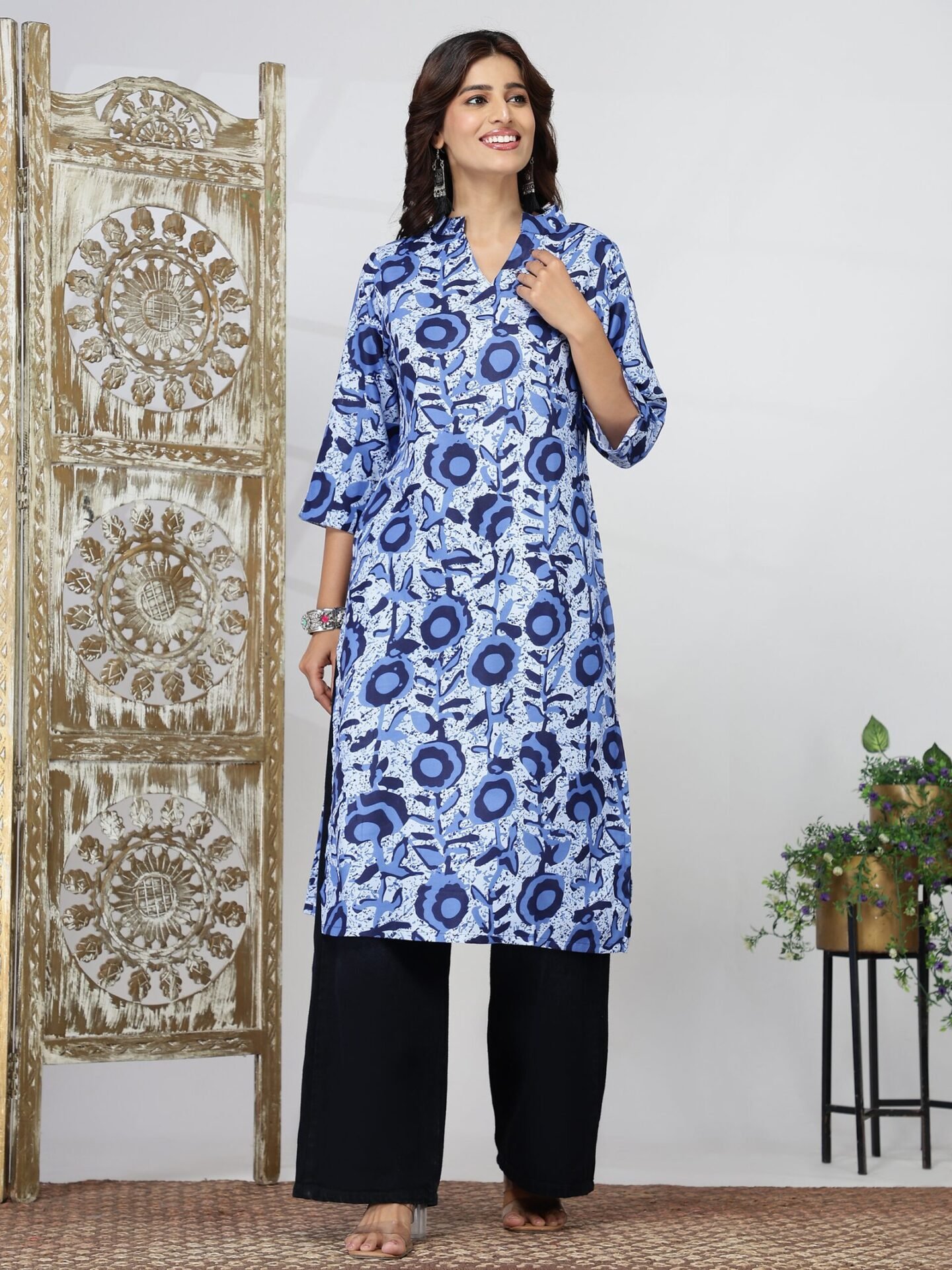 Women's Blue Floral Motif Straight Kurti - Image 3