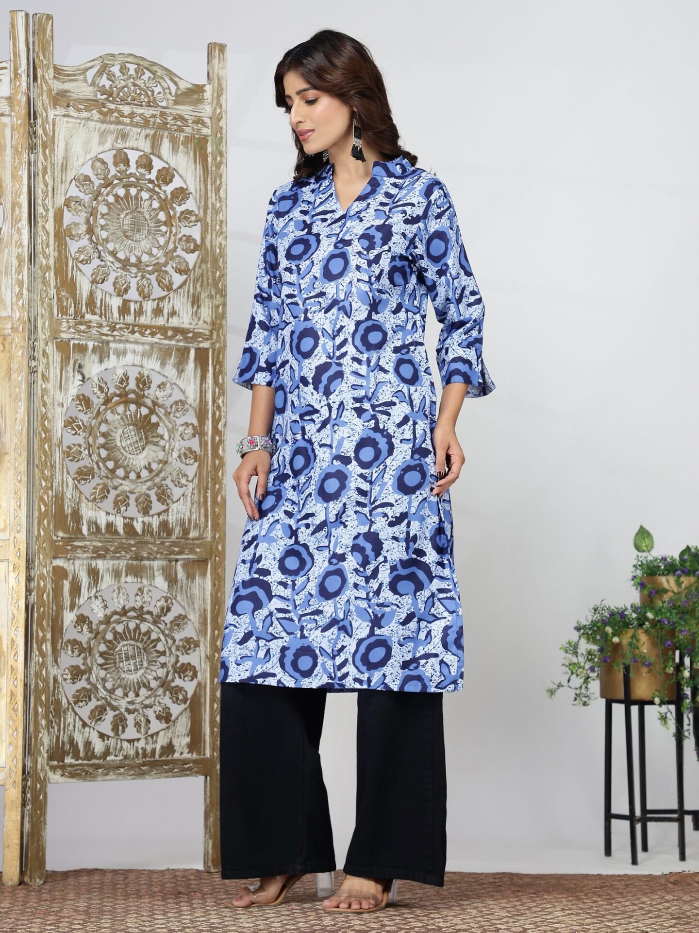 Women's Blue Floral Motif Straight Kurti - Image 2