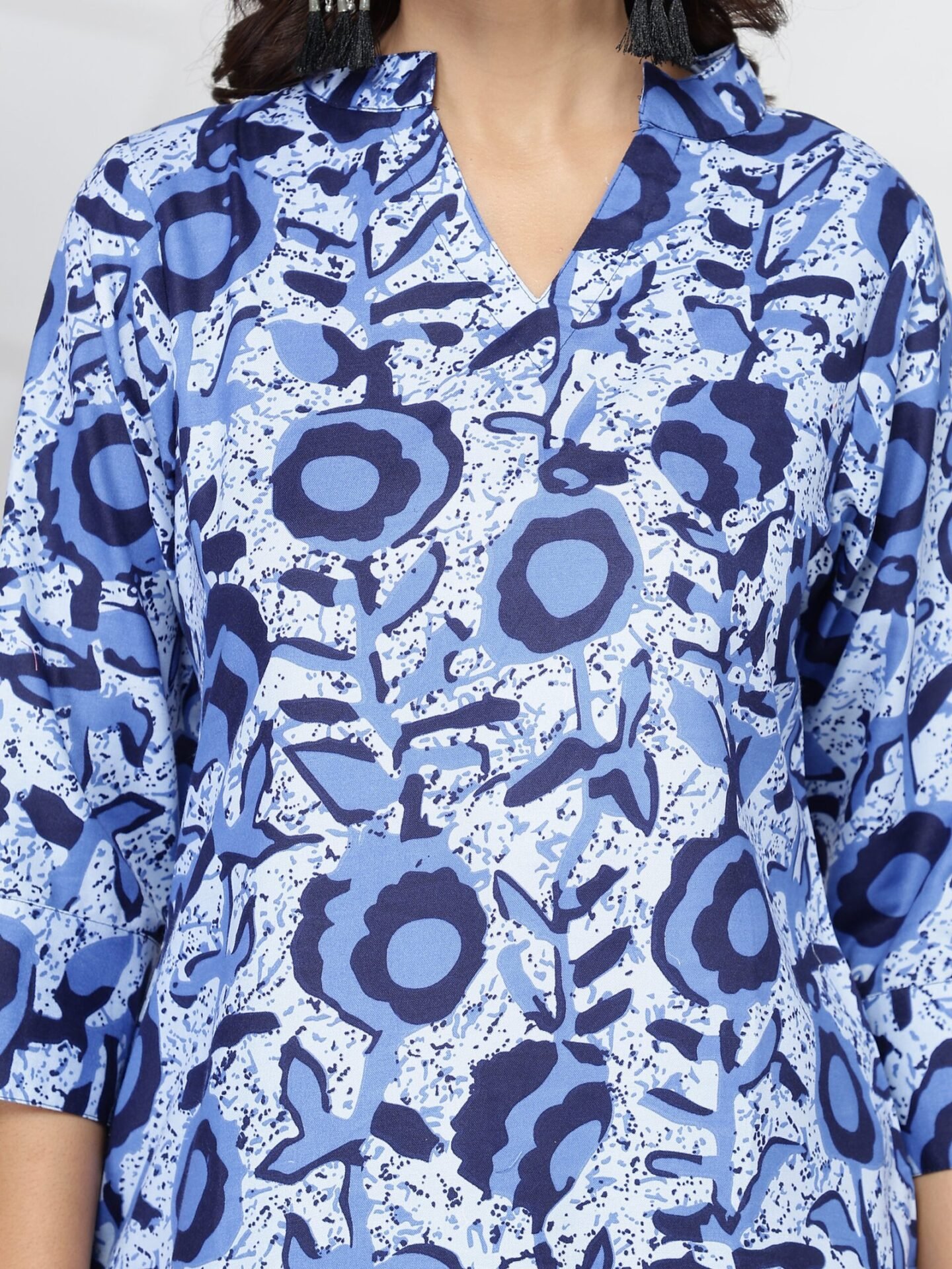 Women's Blue Floral Motif Straight Kurti - Image 7