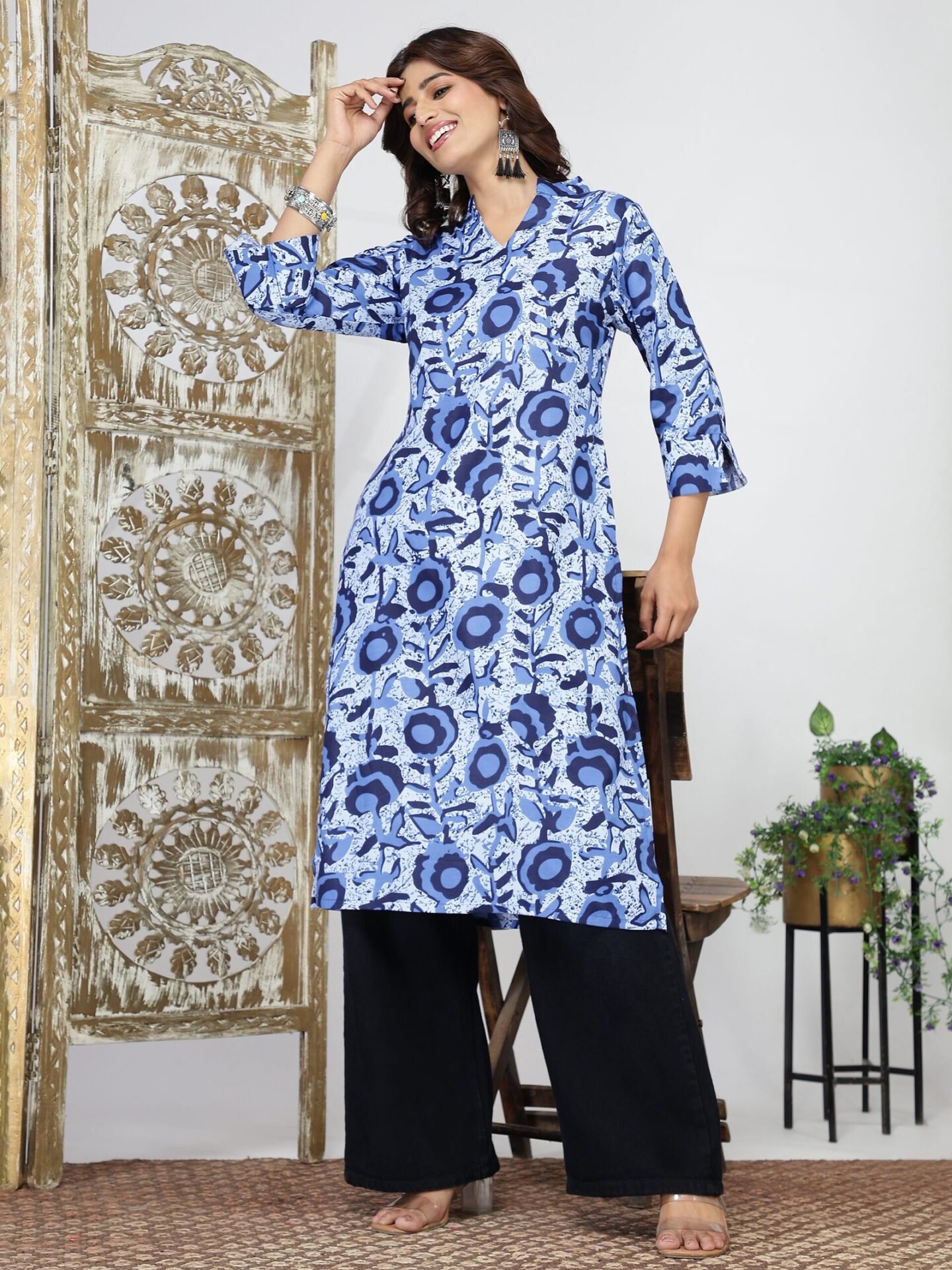 Women's Blue Floral Motif Straight Kurti