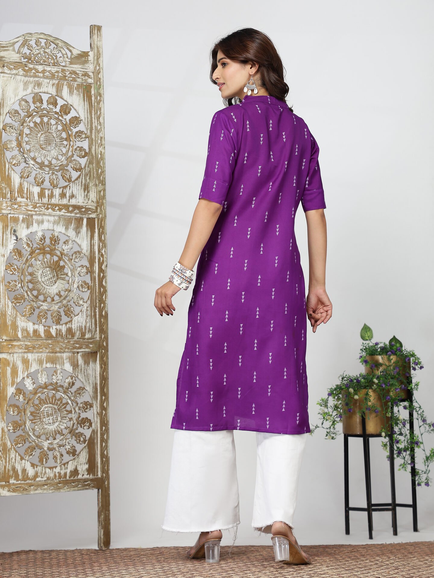 Women's Violet Geometric Motif V-Neck Kurti - Image 2