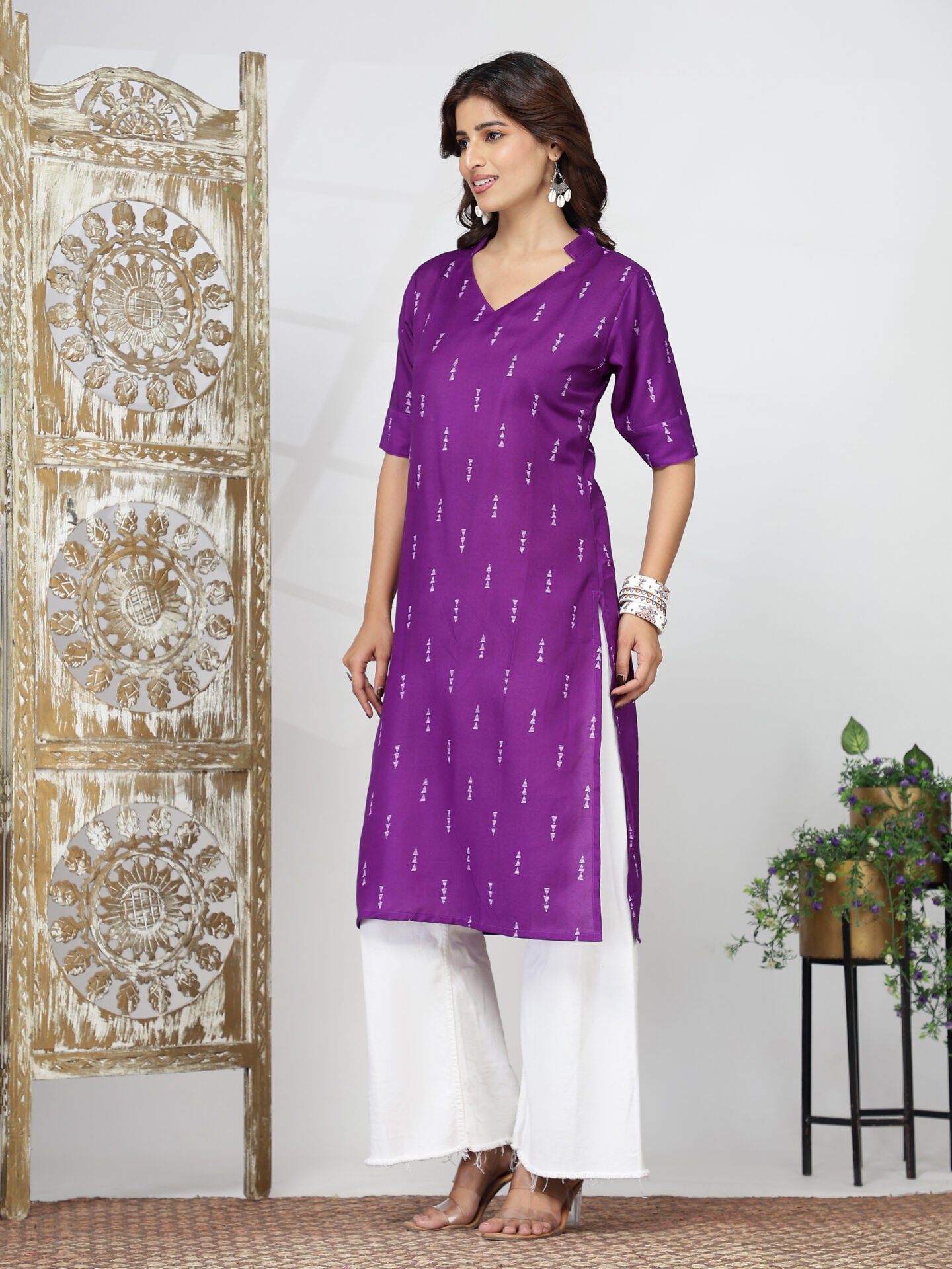 Women's Violet Geometric Motif V-Neck Kurti - Image 4
