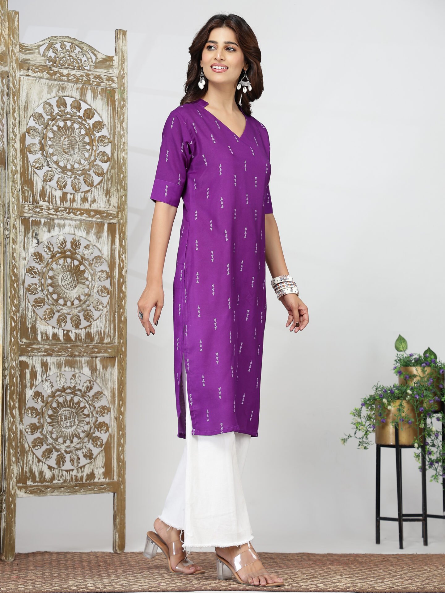 Women's Violet Geometric Motif V-Neck Kurti - Image 5