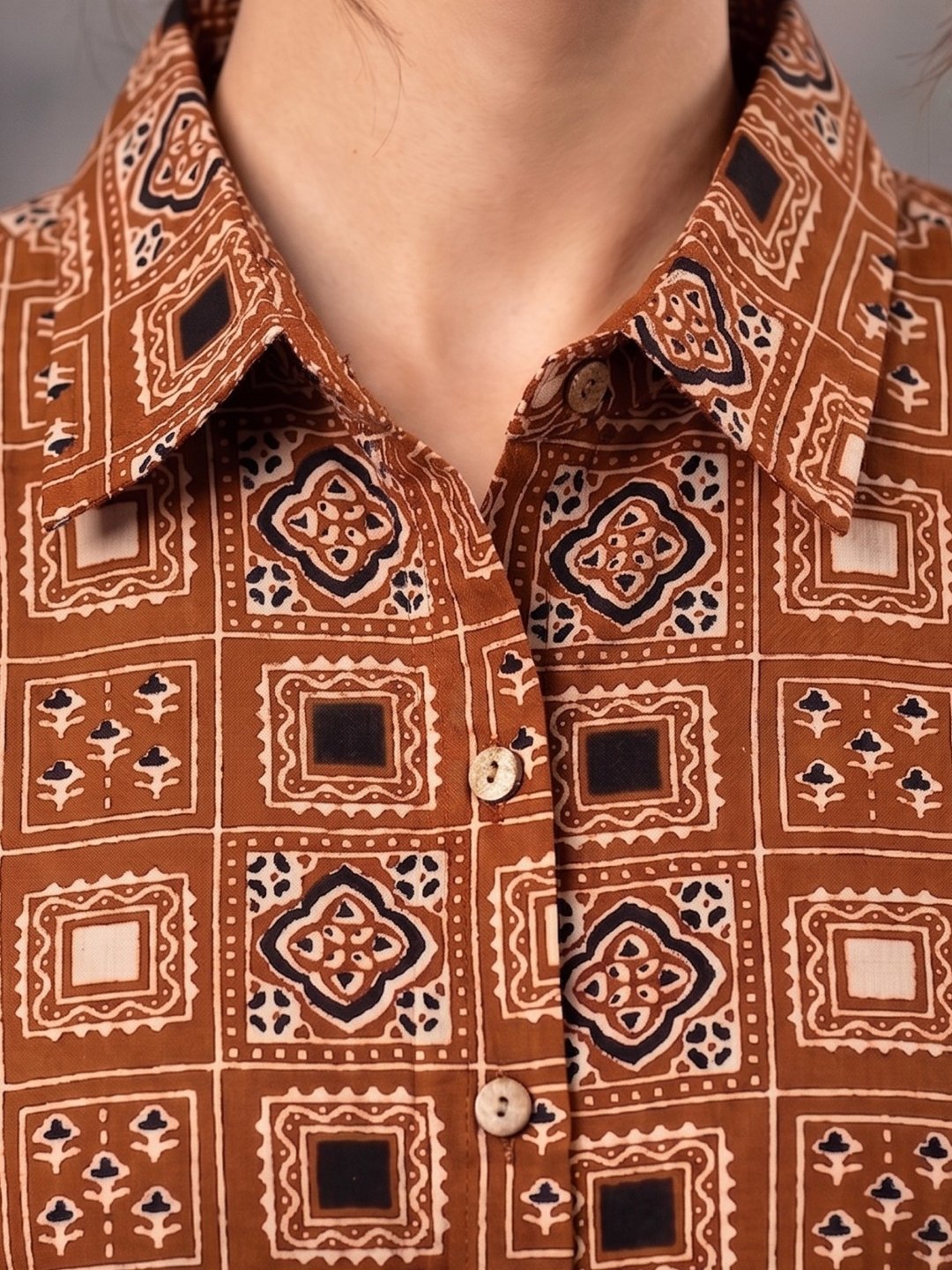 Mustard Geometrical Print Sleeveless Kurta Set - Image 2