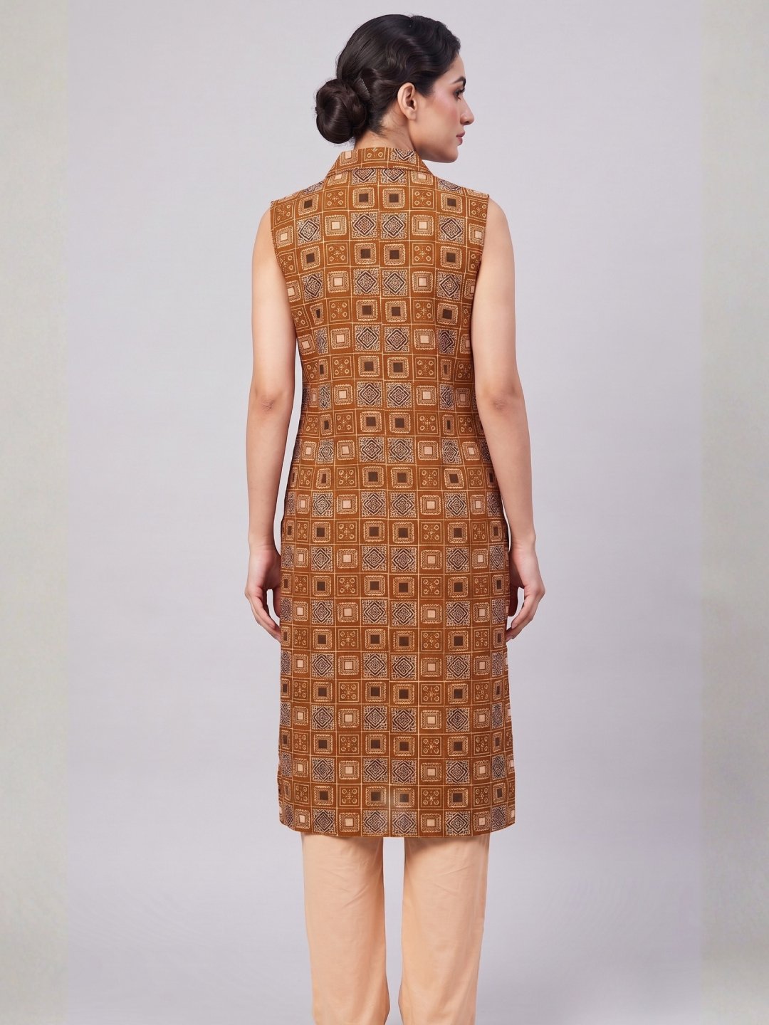 Mustard Geometrical Print Sleeveless Kurta Set - Image 4